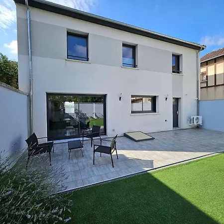 Droite Maison Individuelle 4 Et 1 Garage Holiday home