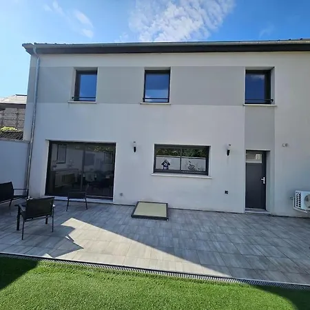 Droite Maison Individuelle 4 Et 1 Garage Feriehus *
