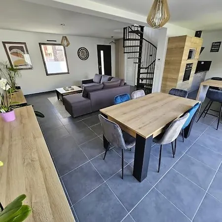 Droite Maison Individuelle 4 Et 1 Garage Holiday home *